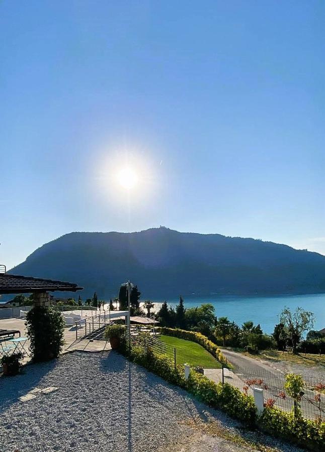 Vela Di Soleville Camere Con E Senza Vista Lago Con Ristorante & Pizzeria Sale Marasino Ngoại thất bức ảnh