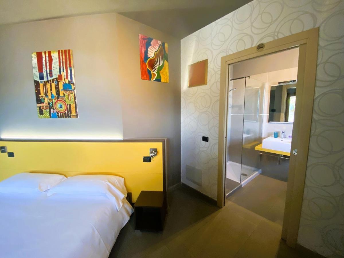 Vela Di Soleville Camere Con E Senza Vista Lago Con Ristorante & Pizzeria Sale Marasino Ngoại thất bức ảnh