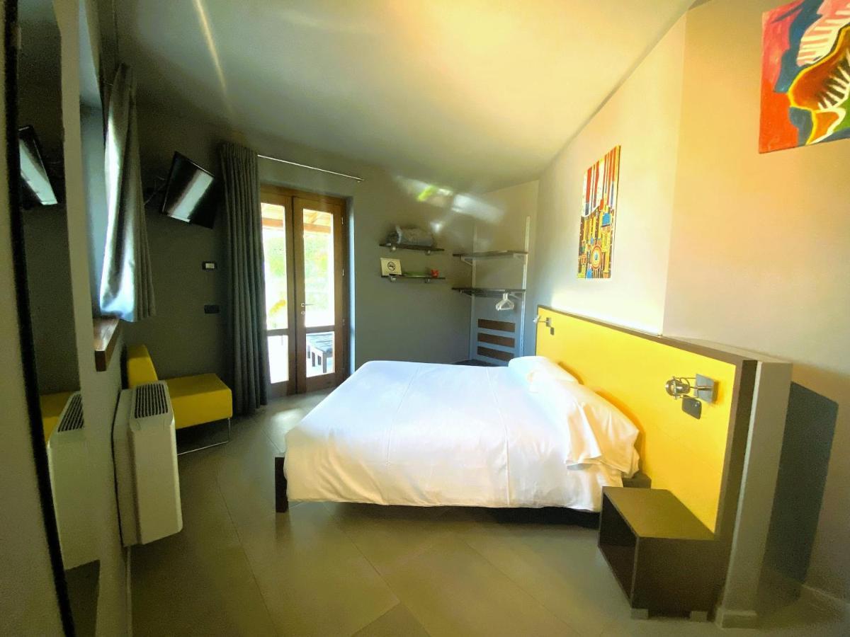 Vela Di Soleville Camere Con E Senza Vista Lago Con Ristorante & Pizzeria Sale Marasino Ngoại thất bức ảnh