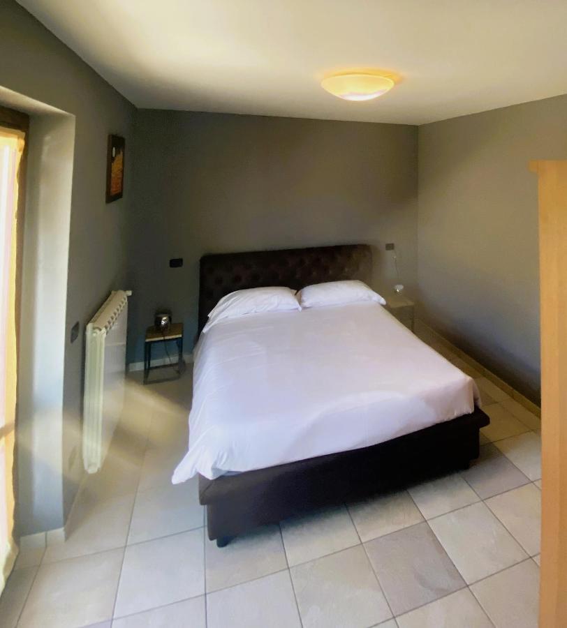 Vela Di Soleville Camere Con E Senza Vista Lago Con Ristorante & Pizzeria Sale Marasino Ngoại thất bức ảnh